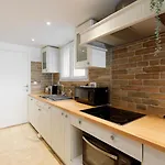 Upstays Quiet 56m² House Daire *